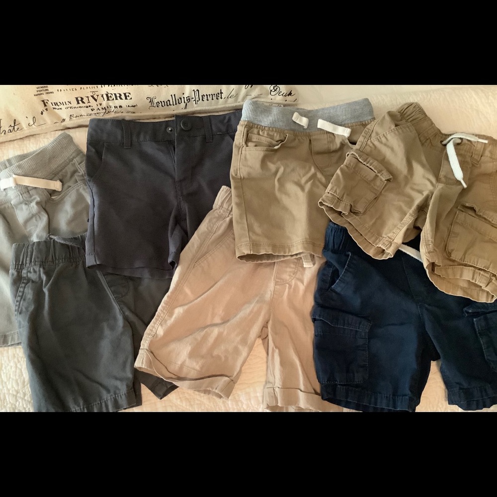 7 Pair of 2T Shorts most Old Navy